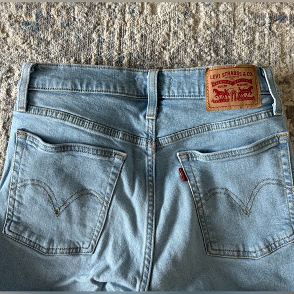 Levis Wedgie Skinny size 28 jeans - Picture 2 of 4